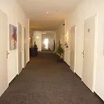 מלון Deutsches Haus 3*