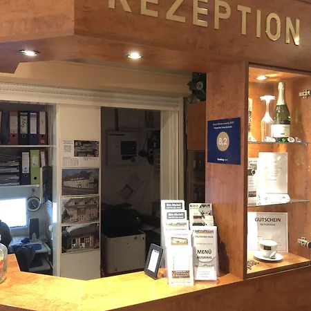 מלון Deutsches Haus 3*